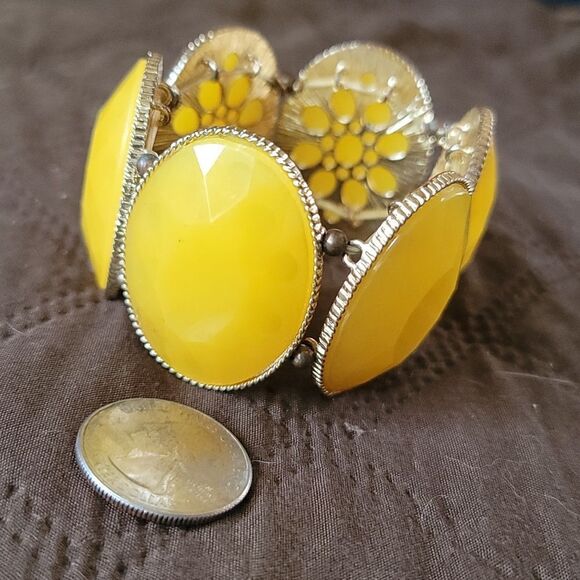 COPY - Yellow Statement Bracelet - Picture 3 of 3